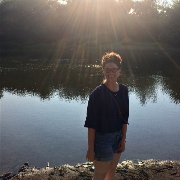 Meet your Posher, Marissa - Picture 2 of 3